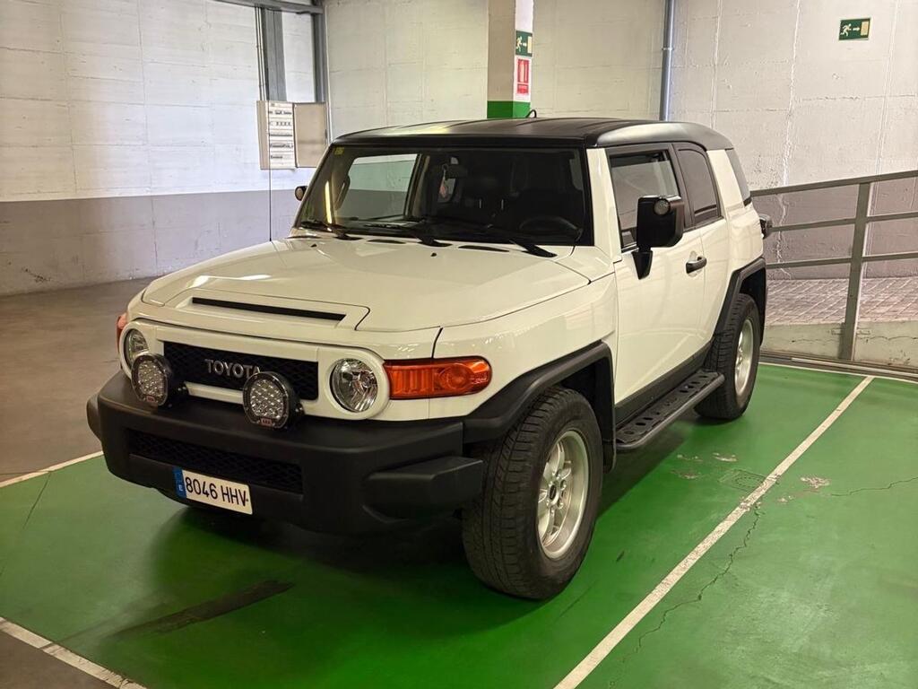 Toyota FJ Cruiser 4.0 V6 261CV AT 4WD